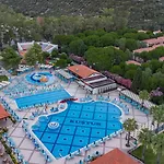 Kustur Club Village