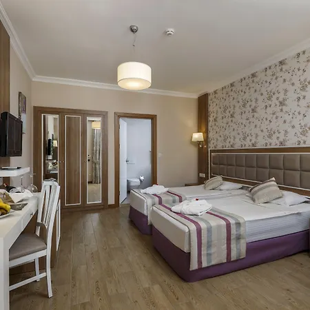 Kustur Club Village 쿠사다시